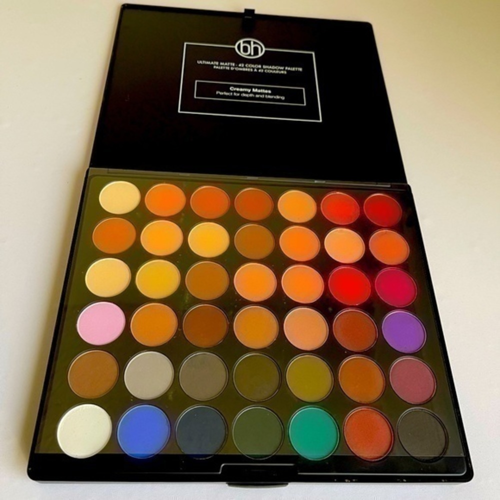 BH Ultimate Matte eyeshadow palette